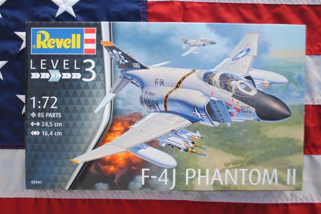 Revell 03941 McDonnell F-4J PHANTOM II